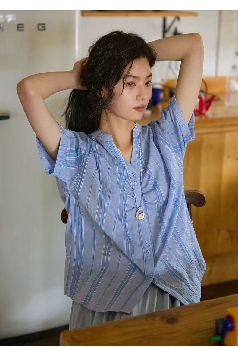 大人の抜け感を楽しめるストライプシャツブラウス  半袖