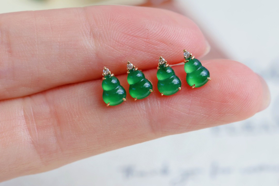 天然ダイヤモンド付きヒスイピアスk18　0705