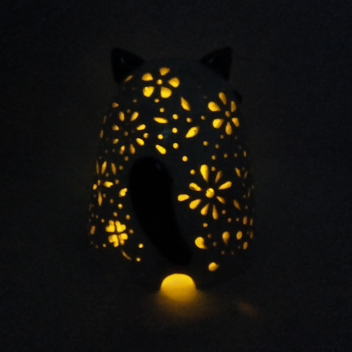 ネコのランプ 陶器 ヒマラヤン 猫 招き猫 花 スタンドライト・テーブル