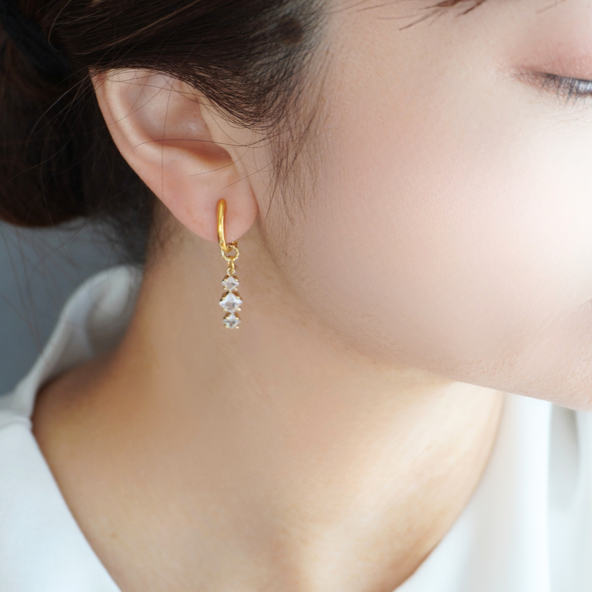 24金GP【輝く存在感】ジルコニア 痛くないイヤリング 日本製金具 軽い 落ちない 上品 大人 華奢 小さめ 2way