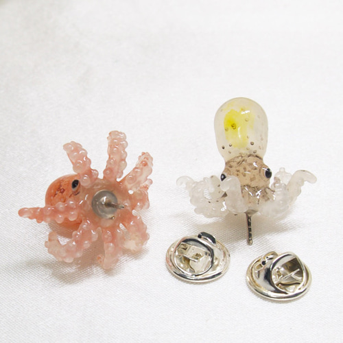 リアルで愛らしいタコちゃんのピンバッジ ピンバッチ 「くれい