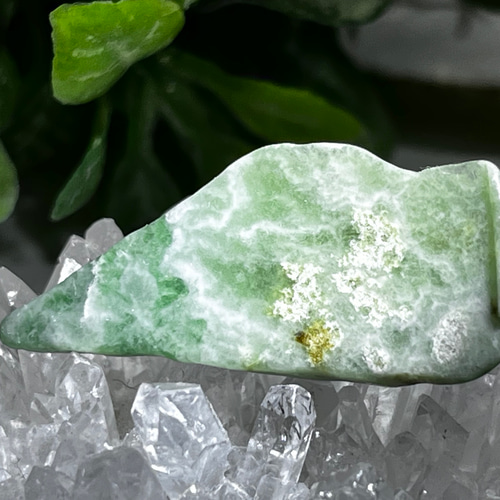 成功と繁栄✨ 糸魚川産 硬玉翡翠 原石 ジェダイド タンブル 天然石