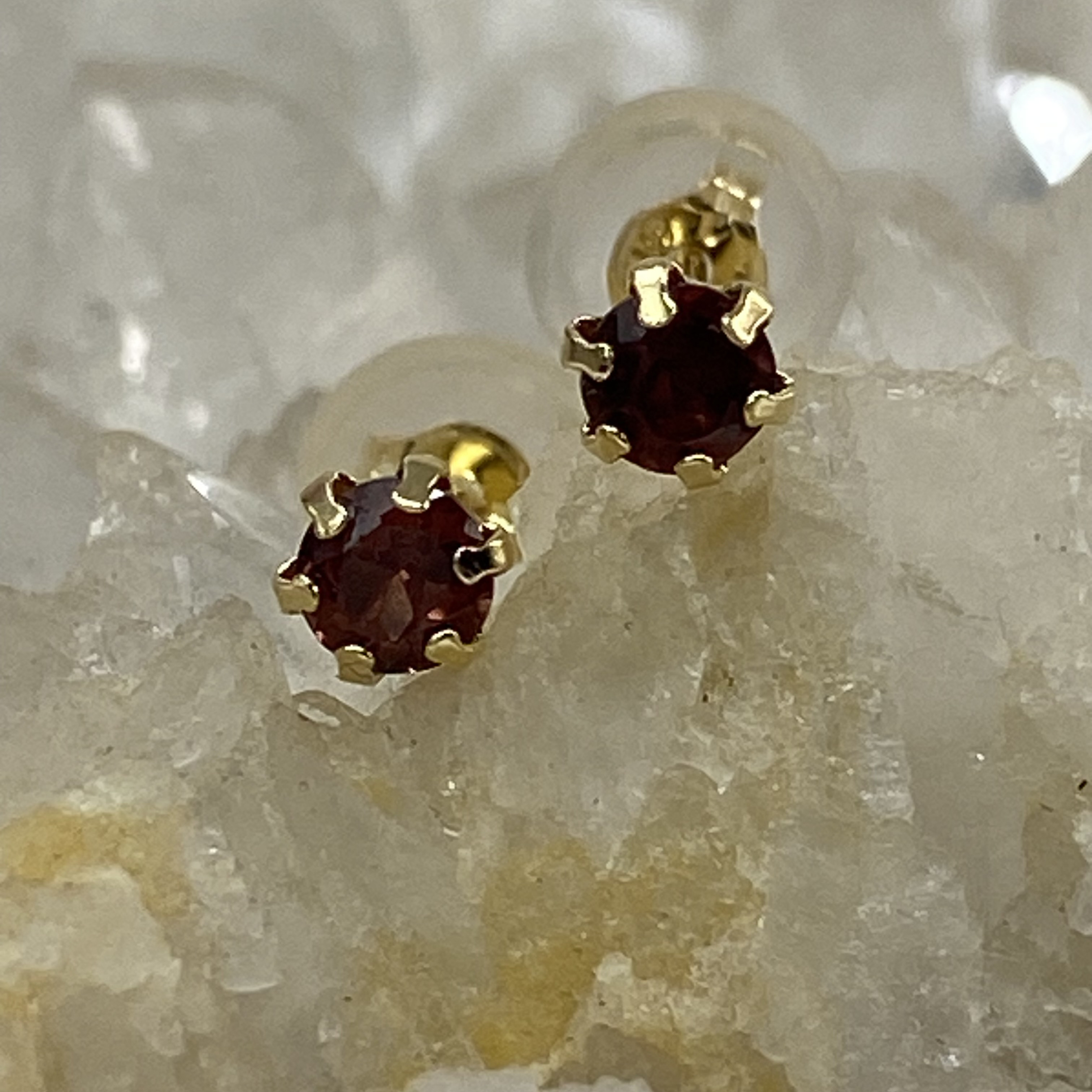 K18YG AU750 18金 天然ガーネット　スタッドピアス (計0.17ct)
