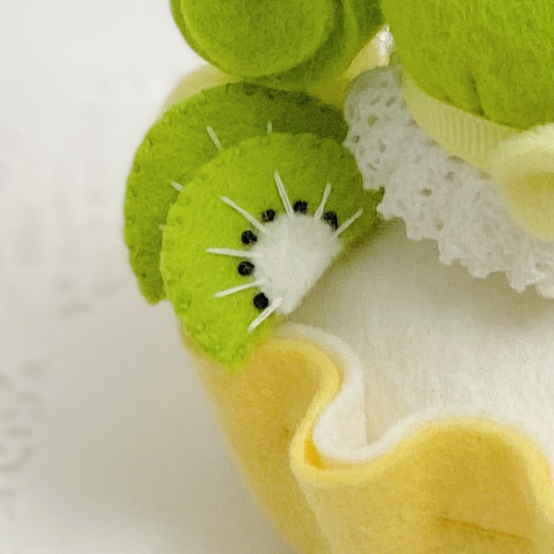 フェルトマスコット［寄り添いキウイタルトちゃん］