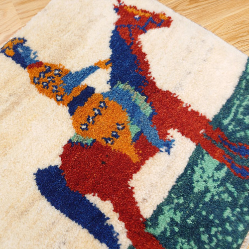 ペルシャ ギャッベ ミニマット 横42x41㎝ 馬に乗るカシュガイ族 T7701