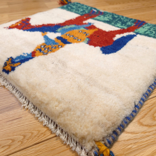 ペルシャ ギャッベ ミニマット 横42x41㎝ 馬に乗るカシュガイ族 T7701