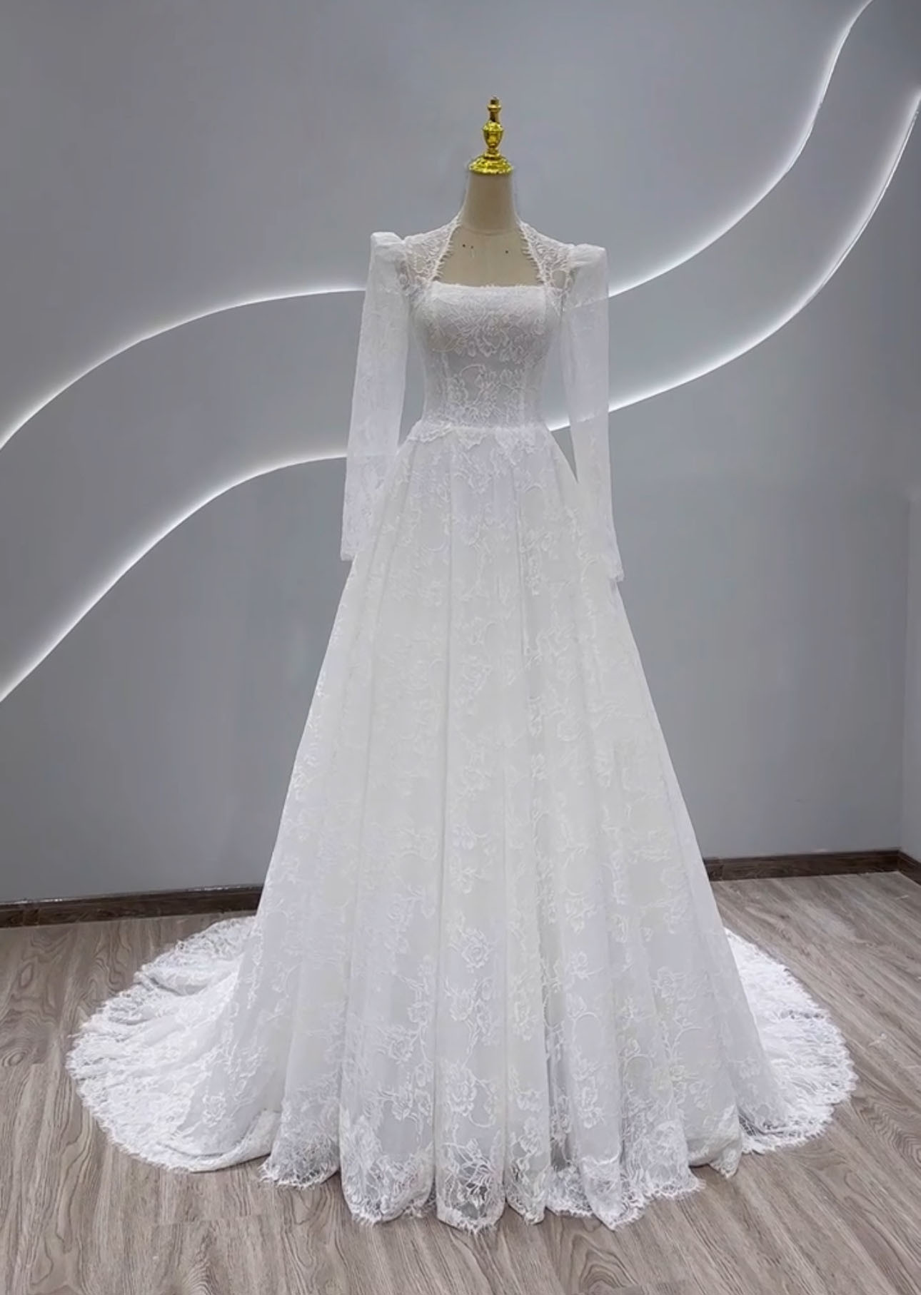 取り外し可能お袖　長袖　2025春婚秋婚　白　咲き誇る透け花レース　イリュージョン　くるみボタン　ファスナー裾レース挙式