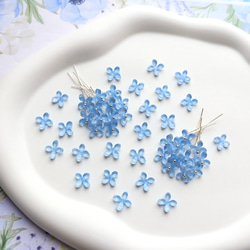 オリジナル新色★8mmアジサイ　四つ葉　お花のアセテートパーツ　ライトブルー 4枚目の画像