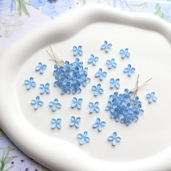 オリジナル新色★8mmアジサイ　四つ葉　お花のアセテートパーツ　ライトブルー 4枚目の画像