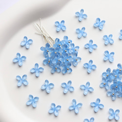 オリジナル新色★8mmアジサイ　四つ葉　お花のアセテートパーツ　ライトブルー 7枚目の画像