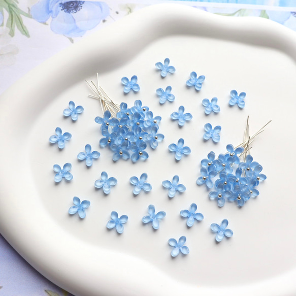 オリジナル新色★8mmアジサイ　四つ葉　お花のアセテートパーツ　ライトブルー 3枚目の画像