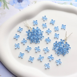 オリジナル新色★8mmアジサイ　四つ葉　お花のアセテートパーツ　ライトブルー 5枚目の画像