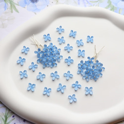オリジナル新色★8mmアジサイ　四つ葉　お花のアセテートパーツ　ライトブルー 13枚目の画像