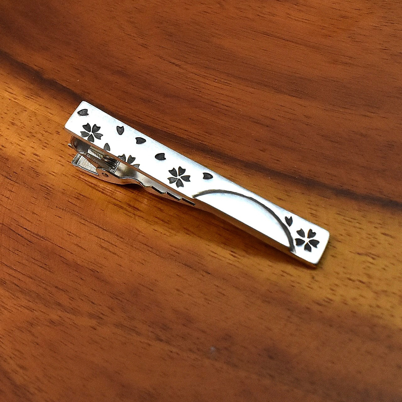 満月と桜 シルバーネクタイピン 燻し仕上げ