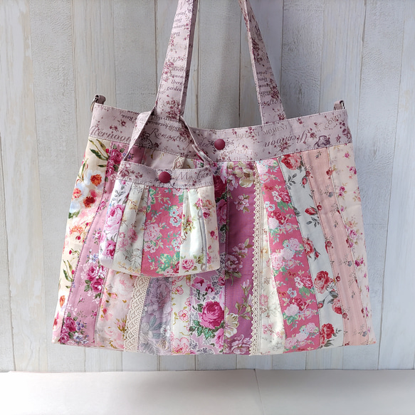 薔薇のトートバッグ(A4サイズ)★ピンク･パープル系パッチワークバッグ★ミニポーチ付【Creema限定】 3枚目の画像