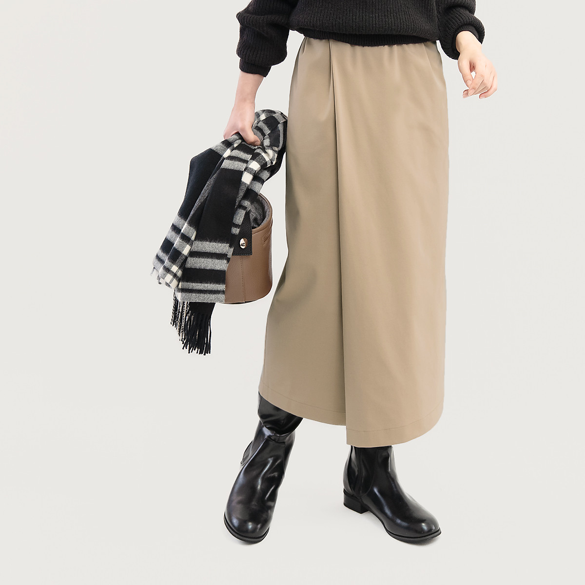 年間通して一枚で上品スタイル 上質ポンチ タイト風ロングスカート 3色 黒／白／ベージュ ●CORALIE-TSK●