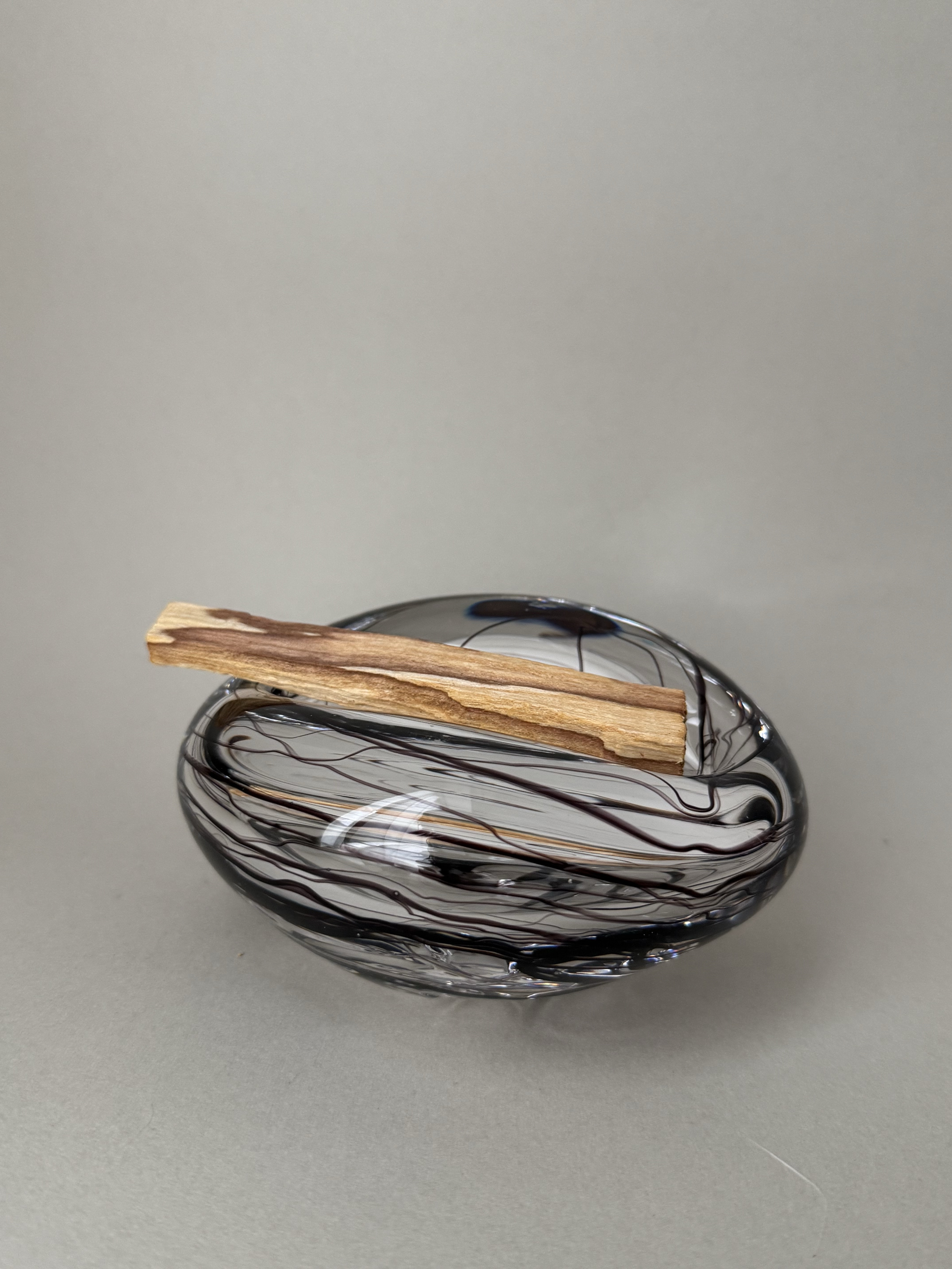 glass base pukkri black line