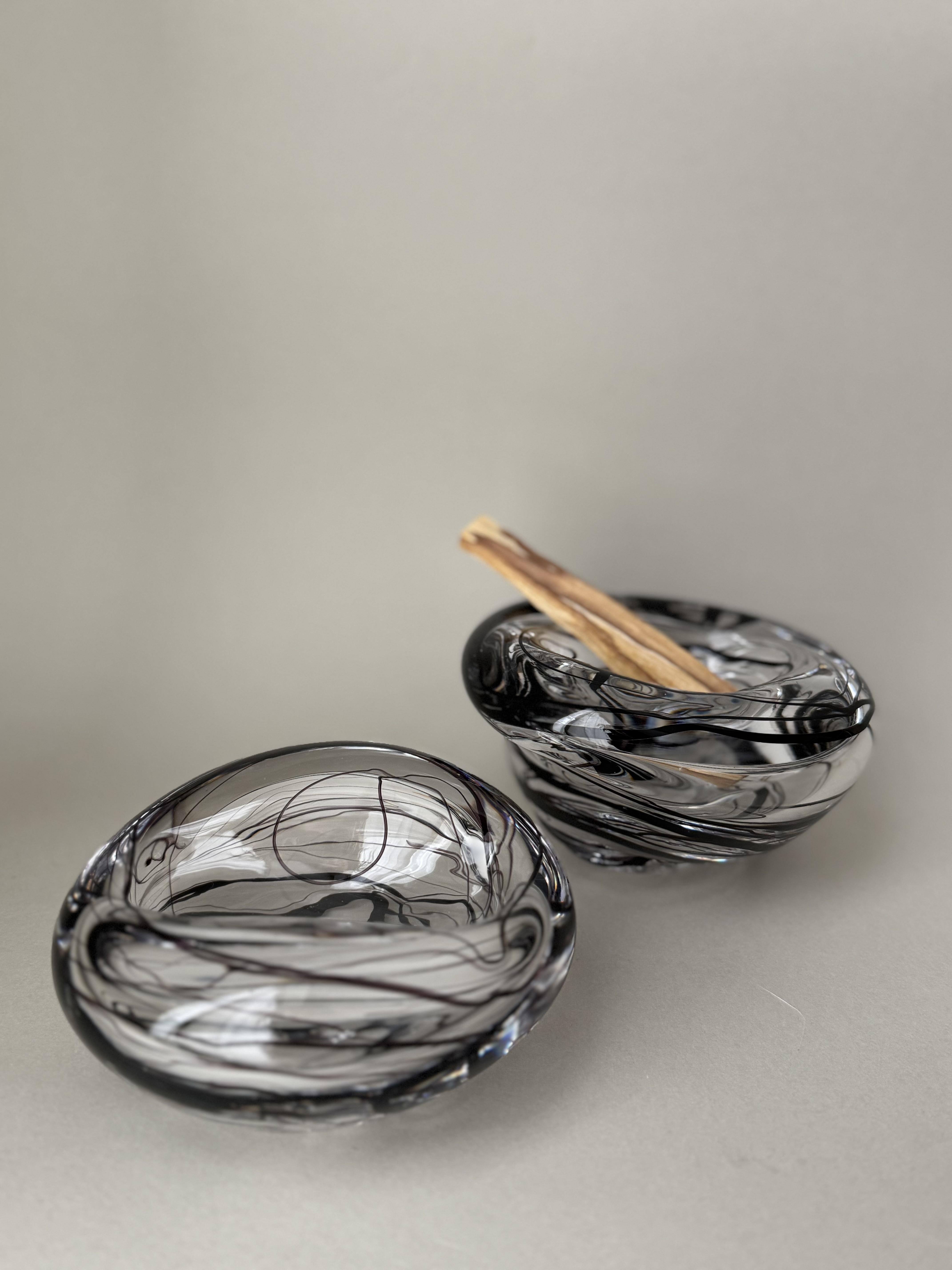 glass base pukkri black line