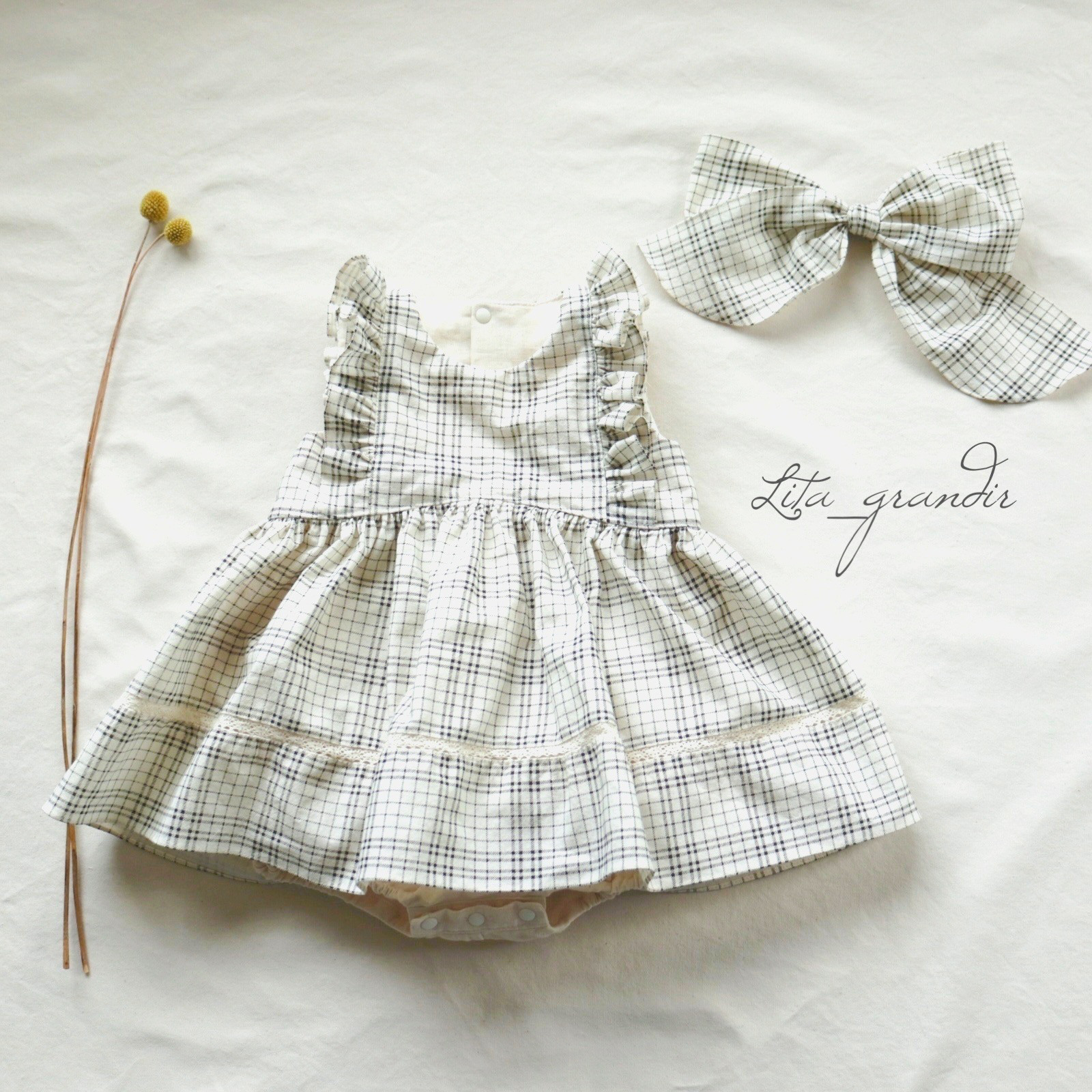 《第1弾》チェック柄のサイドフリルロンパース りぼんクリップ ギンガムチェック 名入れ 刺繍 スタイ 70 80 90