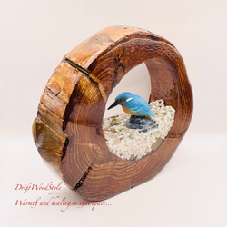 一つ限りの流木アート 水辺のカワセミ ジオラマ 流木 フィギュア 置物 動物 鳥 インテリア レジン 水辺 N39 7枚目の画像