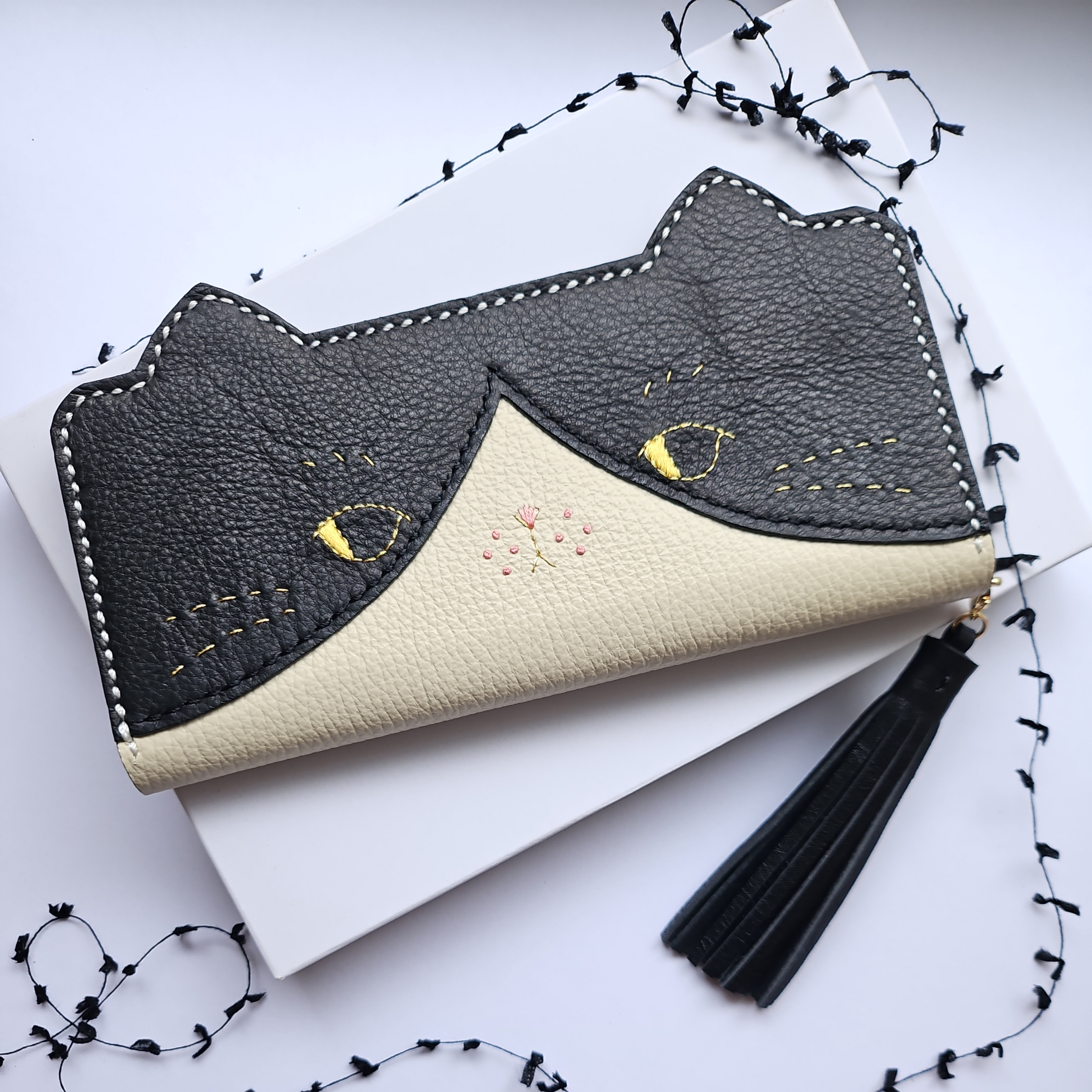 【受注制作】ねこのお顔  ぺたんこ長財布　はちわれ猫 イタリアンレザー　eyeカラー変更可能です