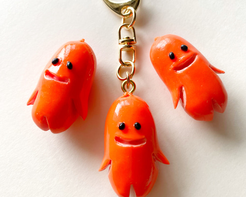 ウインナーマン　ぬいぐるみ　キーホルダー Amazon.co.jp: 幻のゆるキャラ ウインナーマン ぬいぐるみ タグ