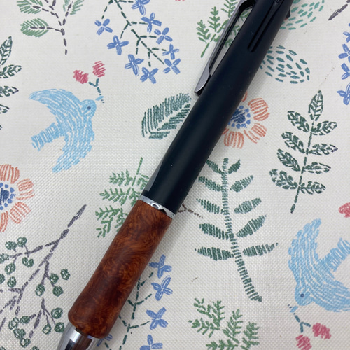 新作 ジェットストリーム2＆1 花梨瘤 WOODグリップ ペン・筆記用具