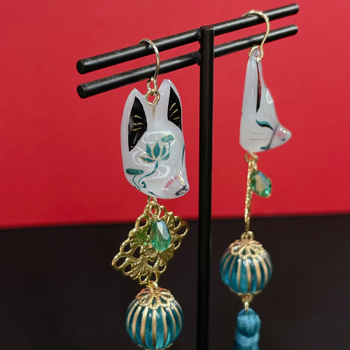 お狐と提灯風ピアス・イヤリング(翡翠) ピアス（フック・チェーン） 叶