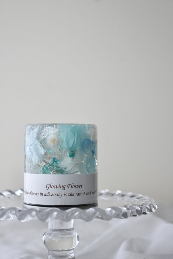 【完成品】光るハーバリウム　Glowing Flower　水色　ライトブルー 2枚目の画像