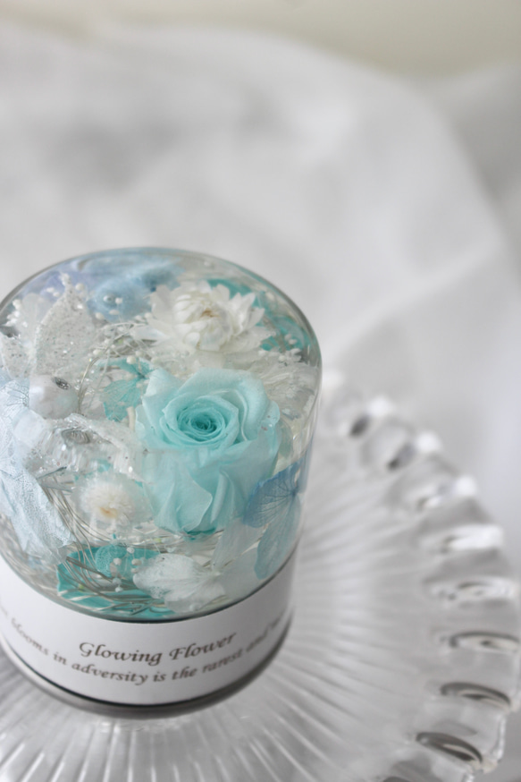 【完成品】光るハーバリウム　Glowing Flower　水色　ライトブルー 7枚目の画像