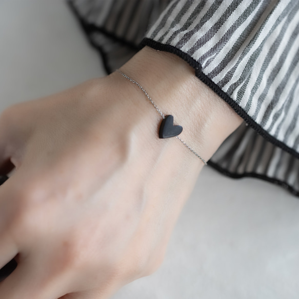 【 ステンレス 】ワンタッチブレスレット / 小さなハート / ブラック 11枚目の画像