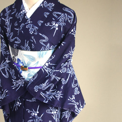 手染め型染　綿絽浴衣　【濃紺】　杜若に流水　落ち着いた大人の雰囲気の小紋柄　袖長めトールサイズ　裄67ｃｍ　総手縫い 2枚目の画像