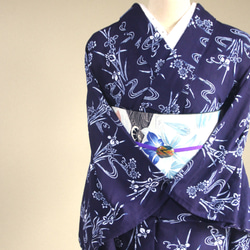 手染め型染　綿絽浴衣　【濃紺】　杜若に流水　落ち着いた大人の雰囲気の小紋柄　袖長めトールサイズ　裄67ｃｍ　総手縫い 7枚目の画像