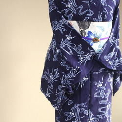 藍染注染浴衣 濃紺+朱 流水に浮かぶ紅葉と花々が麗しく涼やかな