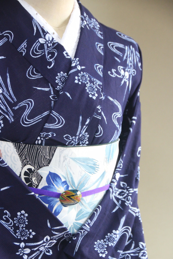 手染め型染　綿絽浴衣　【濃紺】　杜若に流水　落ち着いた大人の雰囲気の小紋柄　袖長めトールサイズ　裄67ｃｍ　総手縫い 15枚目の画像