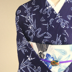 手染め型染　綿絽浴衣　【濃紺】　杜若に流水　落ち着いた大人の雰囲気の小紋柄　袖長めトールサイズ　裄67ｃｍ　総手縫い 8枚目の画像