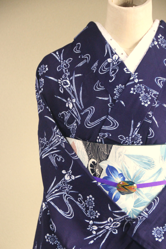 手染め型染　綿絽浴衣　【濃紺】　杜若に流水　落ち着いた大人の雰囲気の小紋柄　袖長めトールサイズ　裄67ｃｍ　総手縫い 8枚目の画像