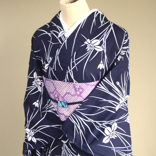 浴衣 本染 注染 紫陽花 濃紺 グレー 手縫い仕立て 着物 未使用品A-2367 手染め型染 型染浴衣 【濃紺】 普遍的な菖蒲柄がクラシカルな