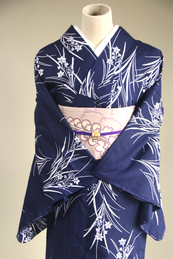 手染め型染　型染浴衣　【濃紺】　可憐な小花柄がクラシカルな雰囲気　裄65ｃｍ　袖長め　木綿 8枚目の画像