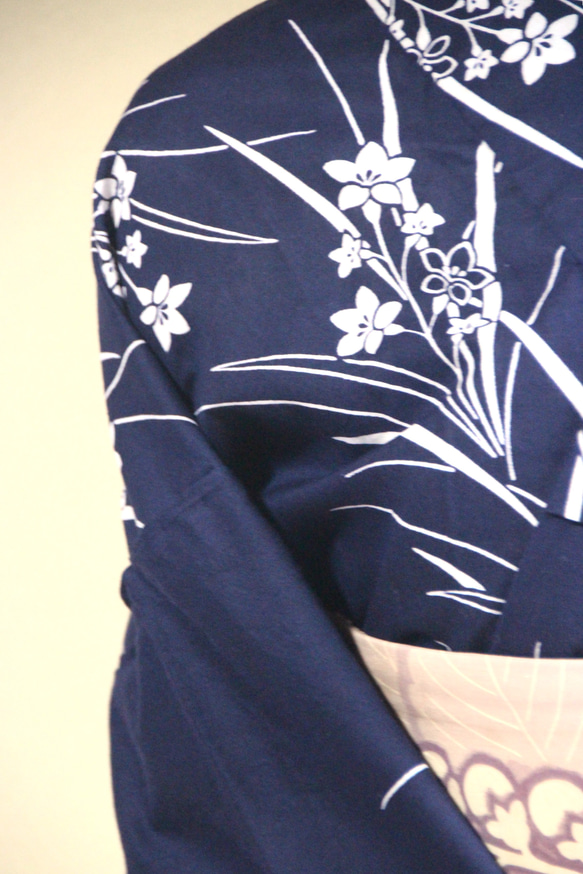 手染め型染　型染浴衣　【濃紺】　可憐な小花柄がクラシカルな雰囲気　裄65ｃｍ　袖長め　木綿 10枚目の画像