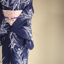 手染め型染　型染浴衣　【濃紺】　可憐な小花柄がクラシカルな雰囲気　裄65ｃｍ　袖長め　木綿 4枚目の画像