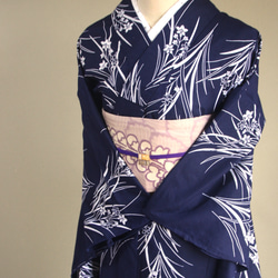 手染め型染　型染浴衣　【濃紺】　可憐な小花柄がクラシカルな雰囲気　裄65ｃｍ　袖長め　木綿 7枚目の画像