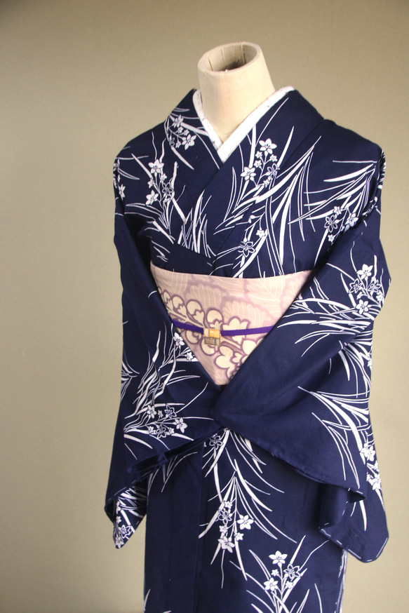 手染め型染　型染浴衣　【濃紺】　可憐な小花柄がクラシカルな雰囲気　裄65ｃｍ　袖長め　木綿 7枚目の画像