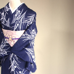 手染め型染　型染浴衣　【濃紺】　可憐な小花柄がクラシカルな雰囲気　裄65ｃｍ　袖長め　木綿 6枚目の画像
