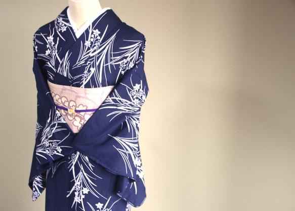手染め型染　型染浴衣　【濃紺】　可憐な小花柄がクラシカルな雰囲気　裄65ｃｍ　袖長め　木綿 6枚目の画像