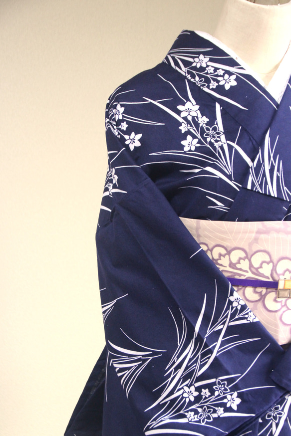 手染め型染　型染浴衣　【濃紺】　可憐な小花柄がクラシカルな雰囲気　裄65ｃｍ　袖長め　木綿 15枚目の画像