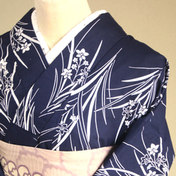 手染め型染　型染浴衣　【濃紺】　可憐な小花柄がクラシカルな雰囲気　裄65ｃｍ　袖長め　木綿 5枚目の画像