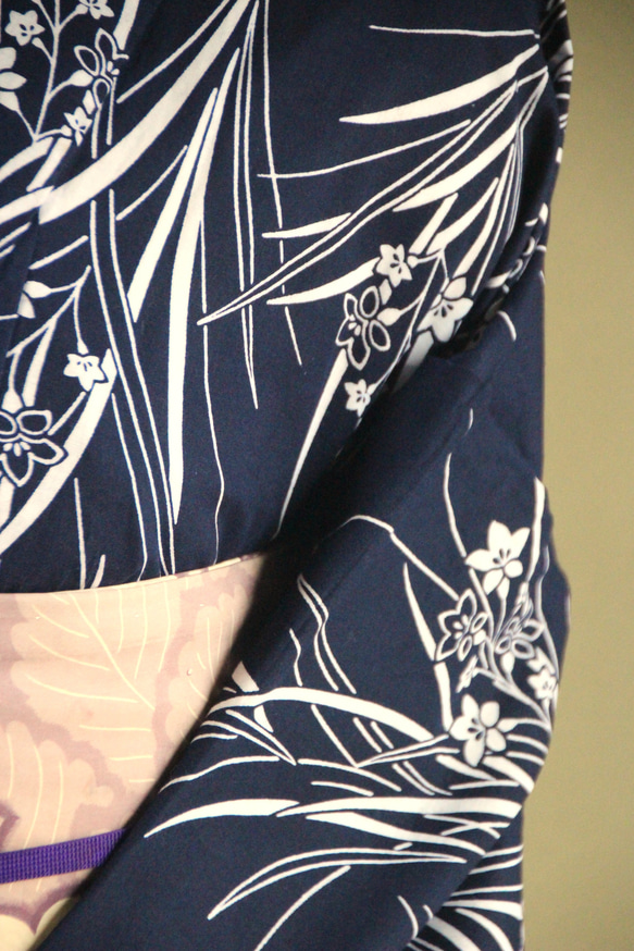 手染め型染　型染浴衣　【濃紺】　可憐な小花柄がクラシカルな雰囲気　裄65ｃｍ　袖長め　木綿 11枚目の画像