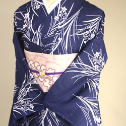 手染め型染　型染浴衣　【濃紺】　可憐な小花柄がクラシカルな雰囲気　裄65ｃｍ　袖長め　木綿 2枚目の画像