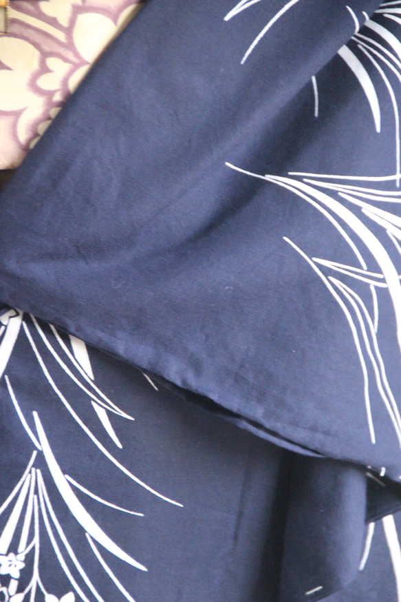 手染め型染　型染浴衣　【濃紺】　可憐な小花柄がクラシカルな雰囲気　裄65ｃｍ　袖長め　木綿 12枚目の画像